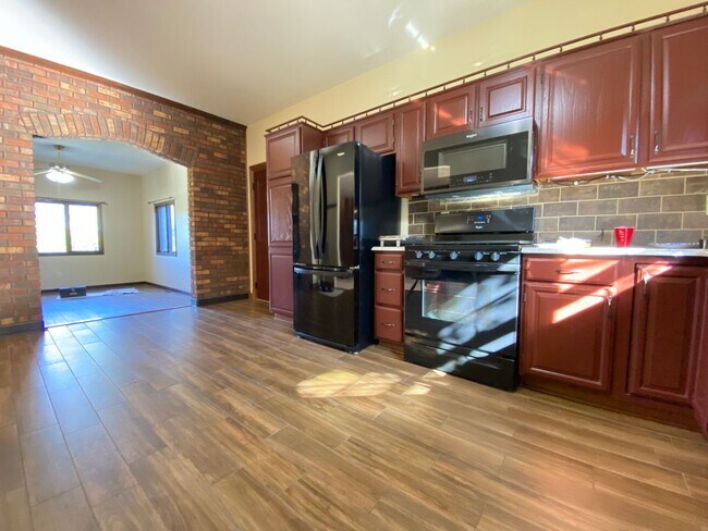 Building Photo - Castle Home Available Now