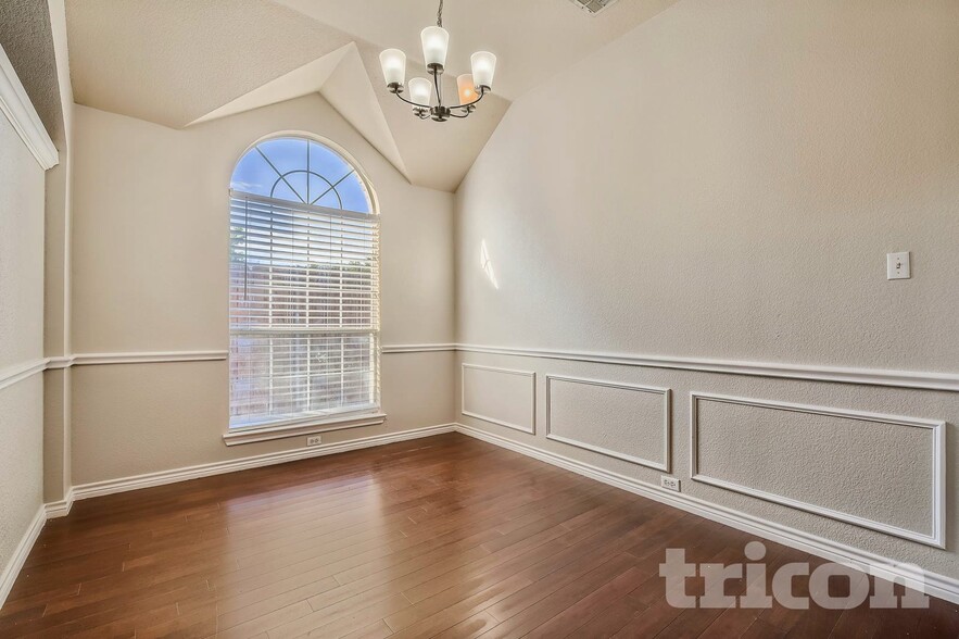 Building Photo - 1711 Newcastle Dr