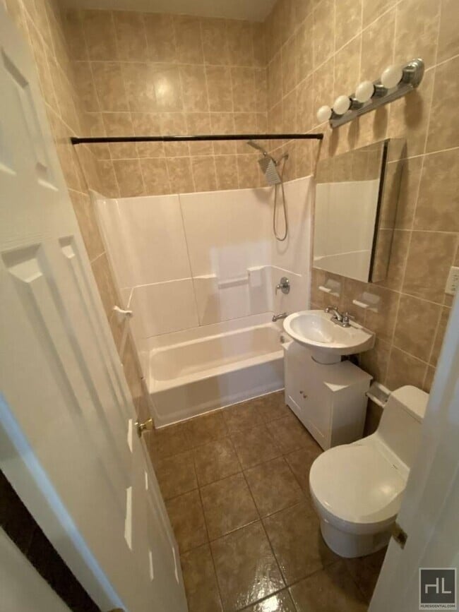 Building Photo - THATFORD AVENUE