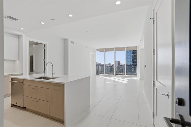 Building Photo - 275 1st Ave S