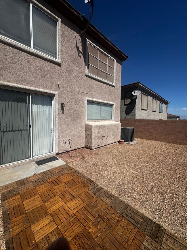 Building Photo - Beautiful Townhome in Gated Black Mountain Vistas (Henderson)