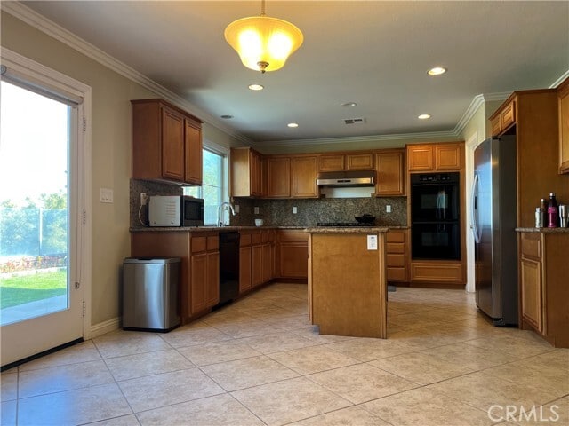 Building Photo - 16657 China Berry Ct