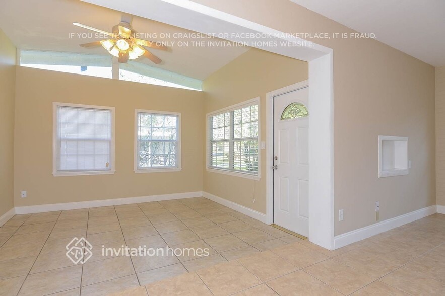 Building Photo - 3701 Schwalbe Dr