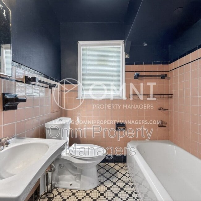 Building Photo - 11529 Roxbury St