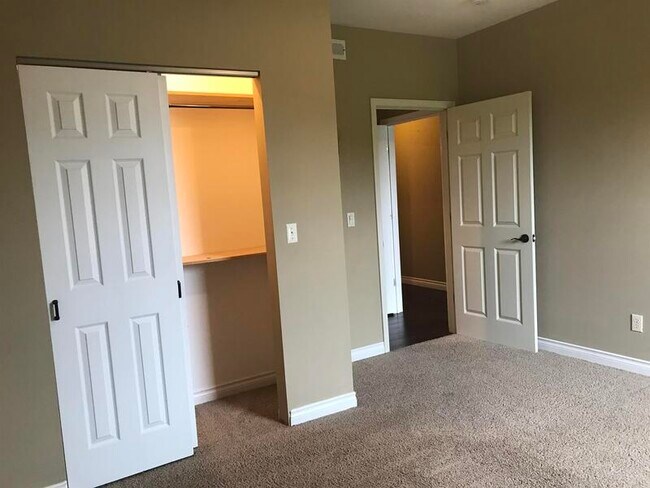 Building Photo - 8425 Treybrooke Pl