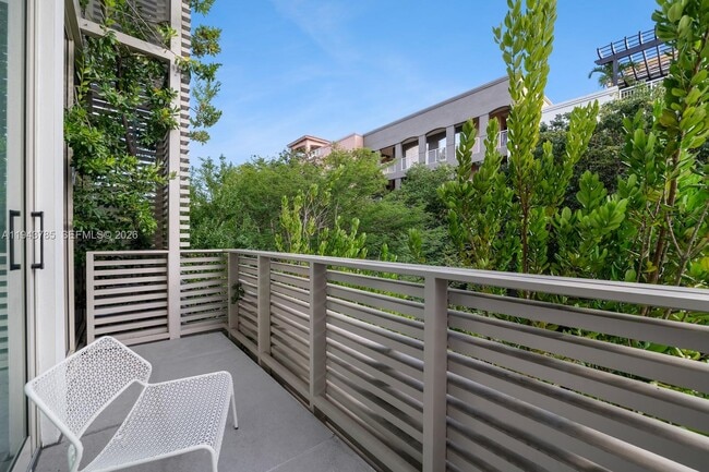 Building Photo - 819 2nd St