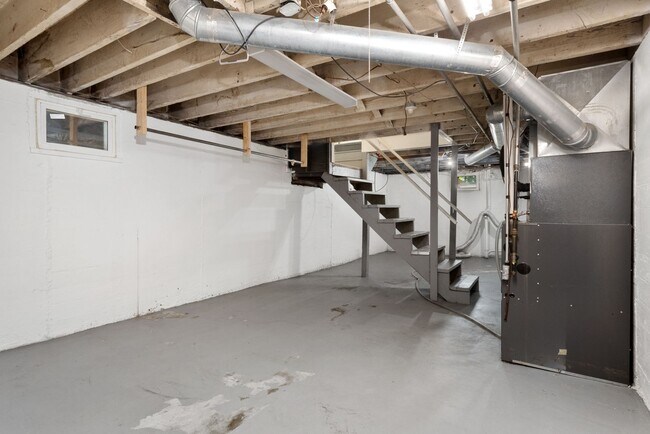 Building Photo - Chic French-ish Town-Cottage