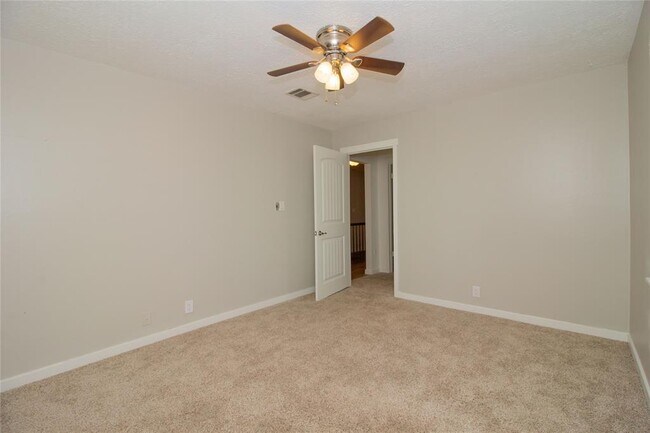 Building Photo - 7 Woody Creek Dr