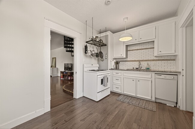 Building Photo - 324 W Alabama St