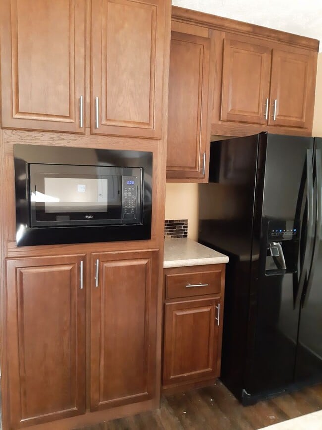 Building Photo - SUBLEASE through May 2026 3 Bedroom 2 Bath-Beautiful Views