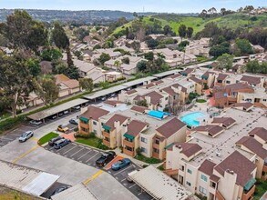 Building Photo - 1 Bedroom Bonita Condo Furnished/Unfurnished With Upgrades