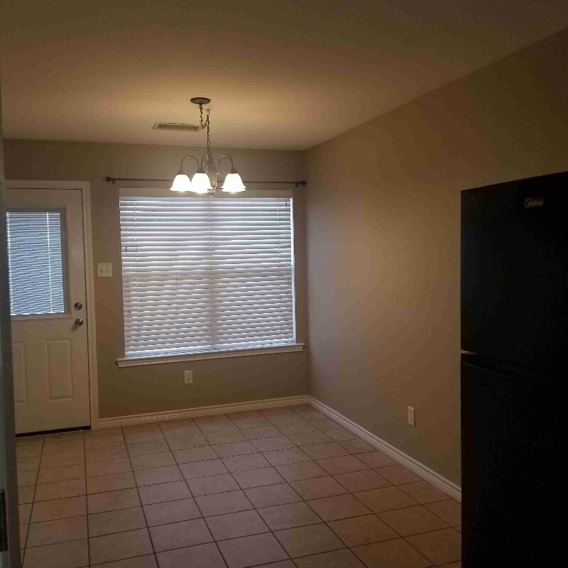 Building Photo - 5009 Blue Haven Dr