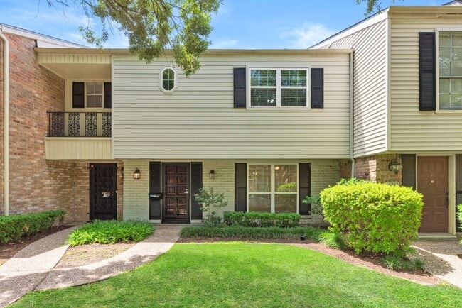 Primary Photo - Stylish & Renovated Townhome in Prime West...