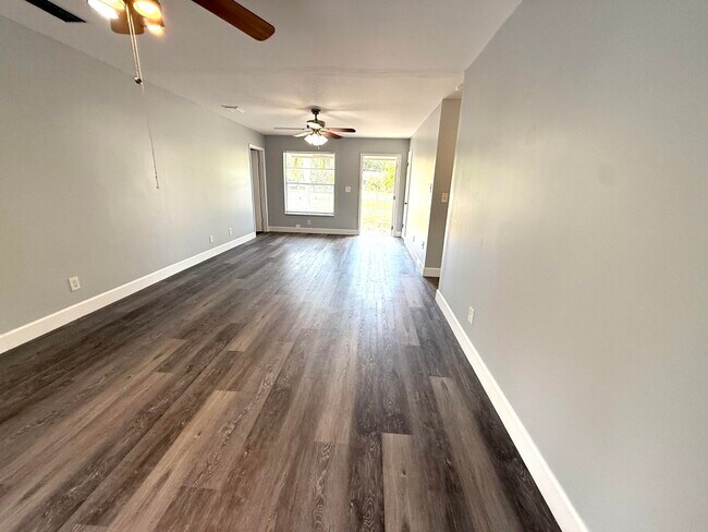 Building Photo - 16394 Pimlico Dr E