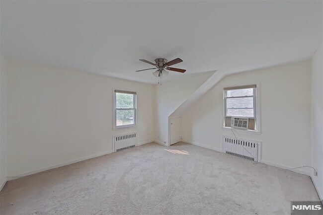 Building Photo - 440 Hillcrest Pl