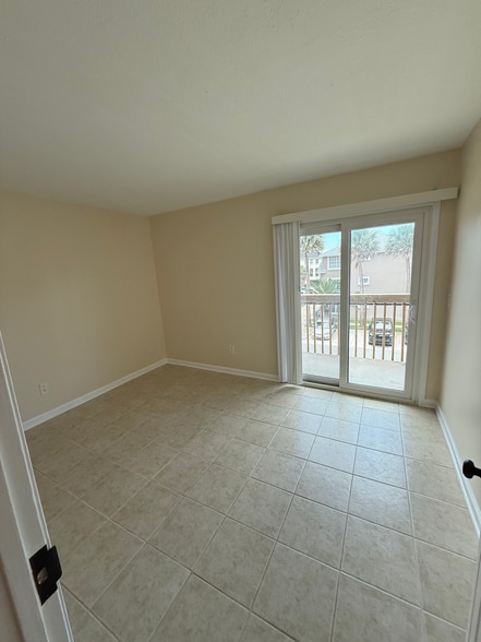 Master Bedroom - 400 1st St S