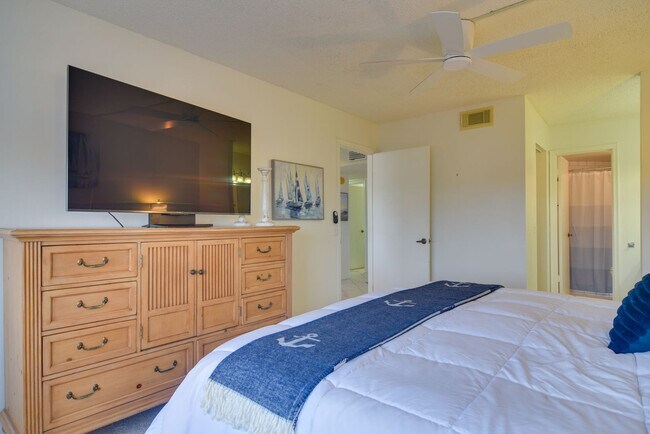 Building Photo - 6158 Palma Del Mar Blvd S