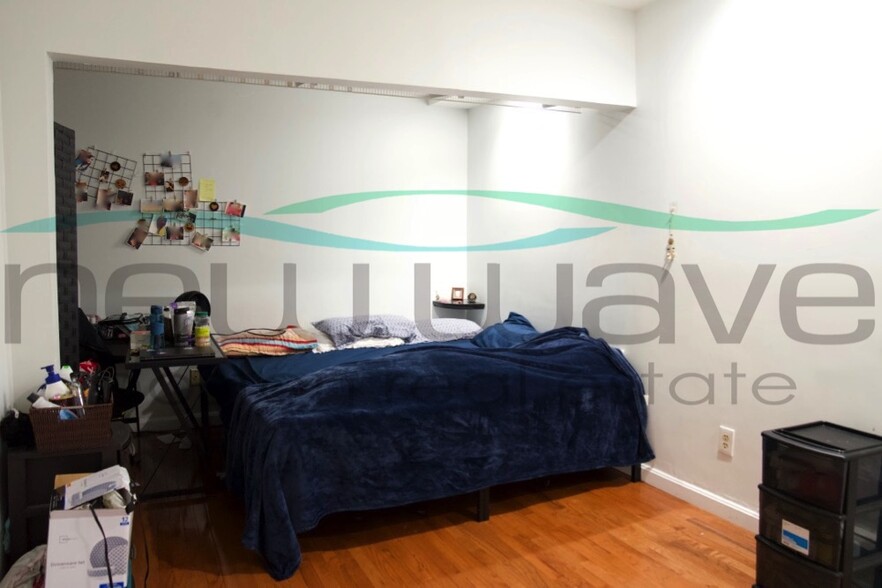 Building Photo - 390 Riverway