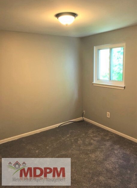 Building Photo - 95 E Rowland Ave