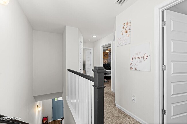 Building Photo - 326 Raven Ln