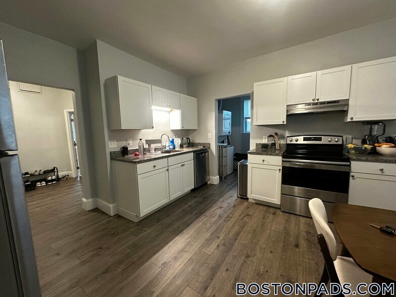 Building Photo - 108 Callender St