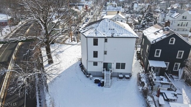 Building Photo - 7 Maple St