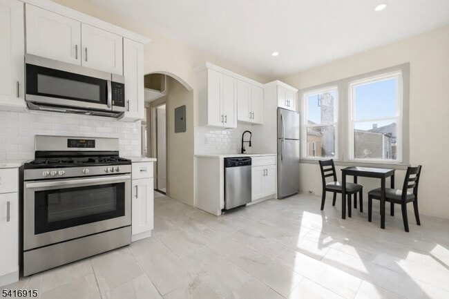 Building Photo - 265 N 17th St