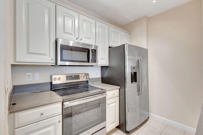 Building Photo - 780 S Sapodilla Ave