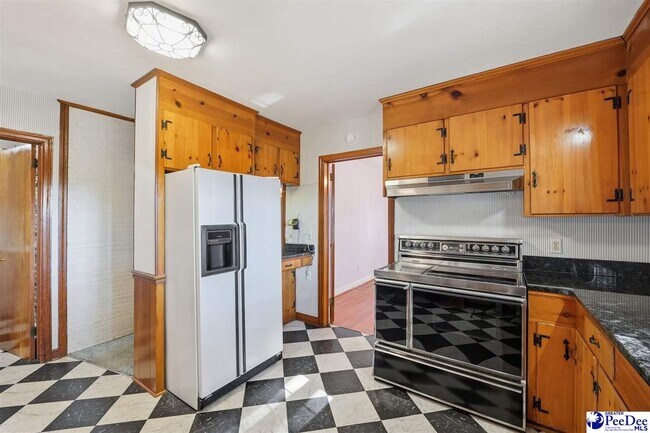 Building Photo - 2218 N Douglas St