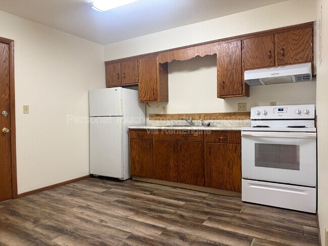 Building Photo - 301 6th St S