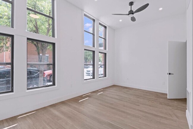 Building Photo - 375 Monmouth St