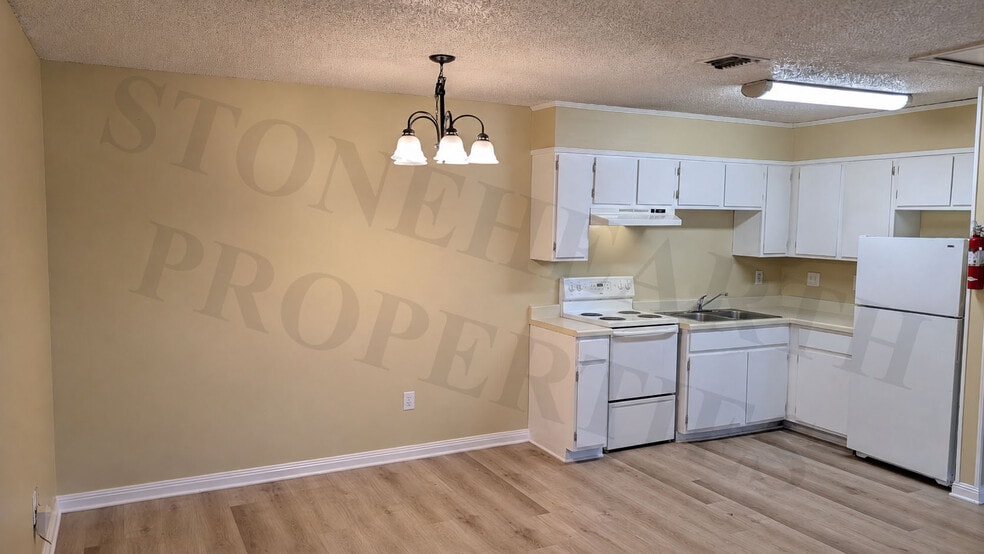 Building Photo - 105 VIEUX ORLEANS CIR