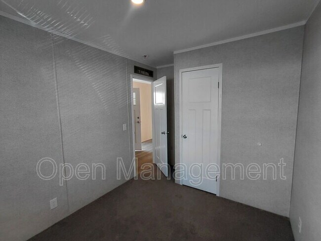 Building Photo - 301 Mantle Ave