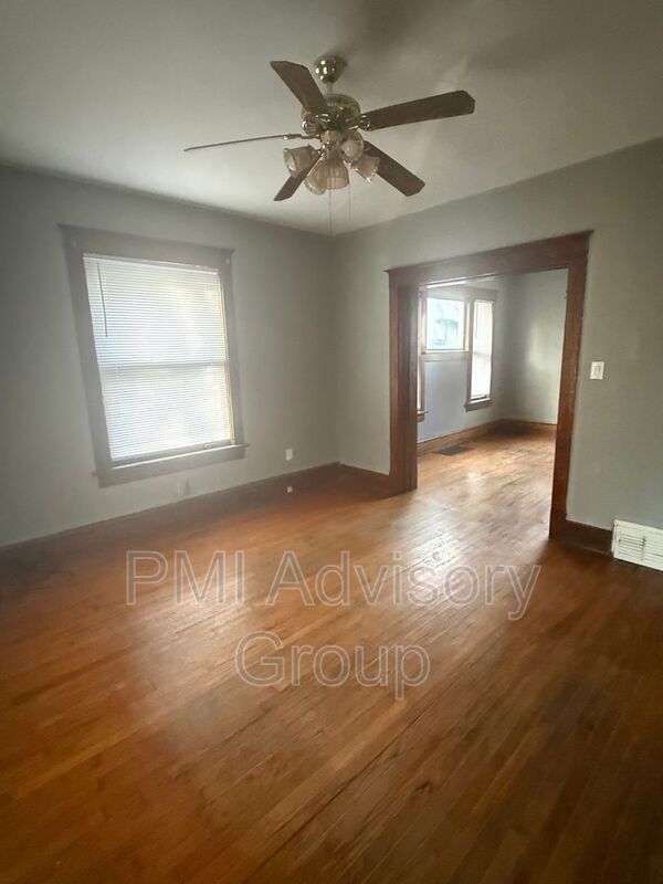 Building Photo - 1323 SW Garfield Ave