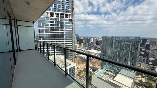 Building Photo - 610 Davis St