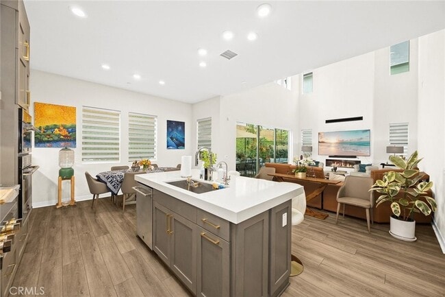 Building Photo - 478 Sycamore Dr