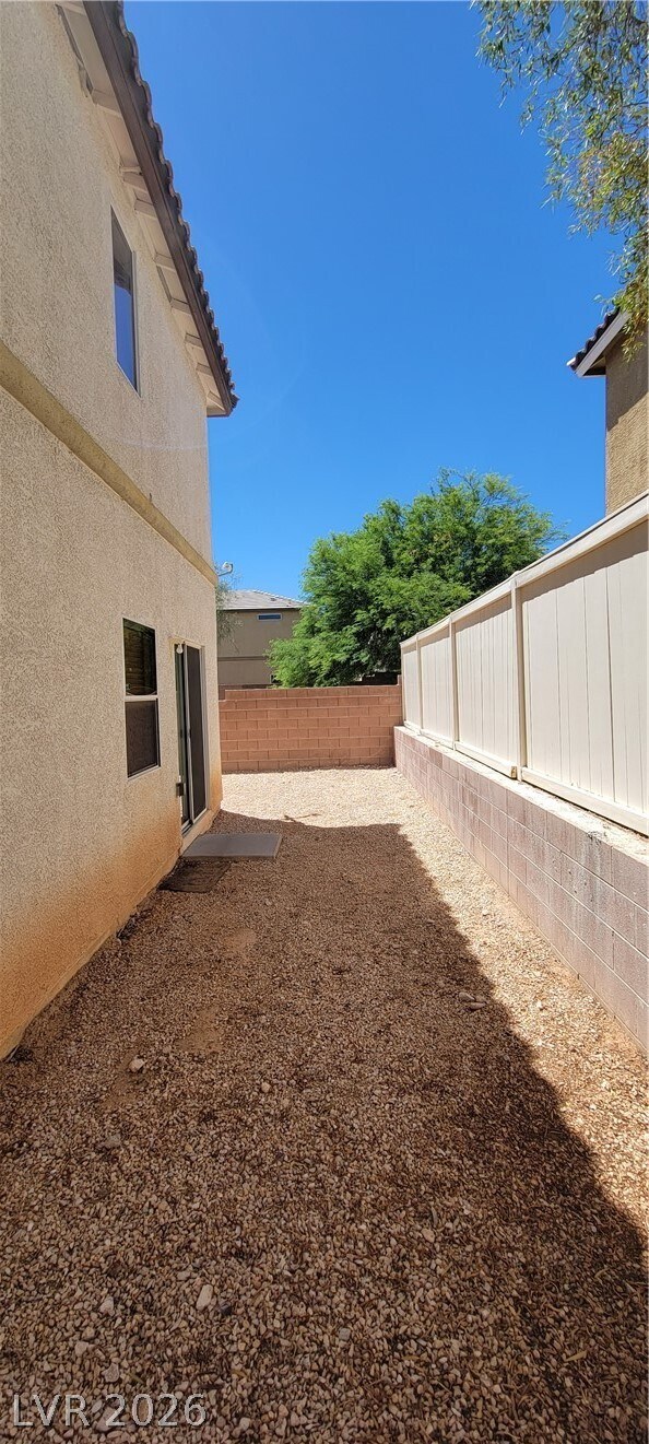 Building Photo - 9967 Carrizo Springs Ave