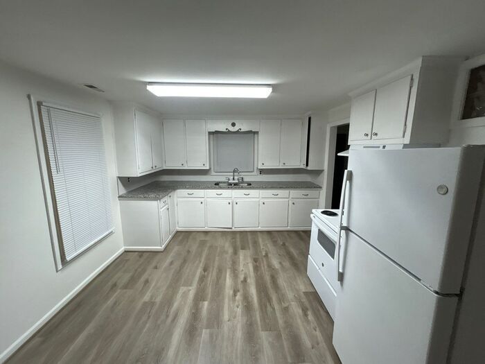 Building Photo - 53 Highland Ave SW