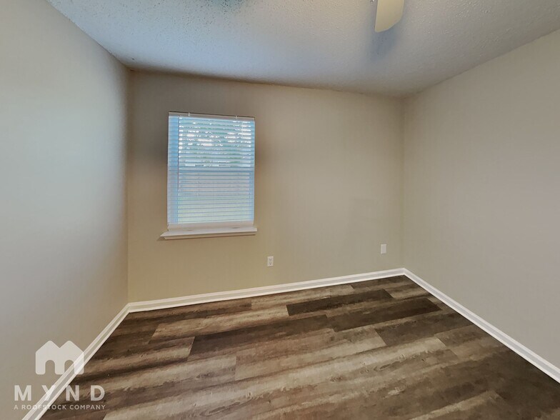 Building Photo - 12382 Silent Brook Trail N