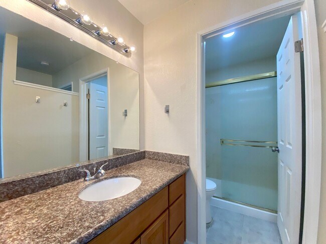 Building Photo - 3-bedroom home located in Union City! – wi...