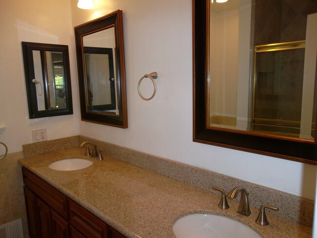 Building Photo - 3751 Stone Canyon Ave