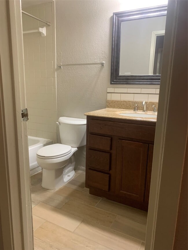 Building Photo - 766 Memorial Mews St