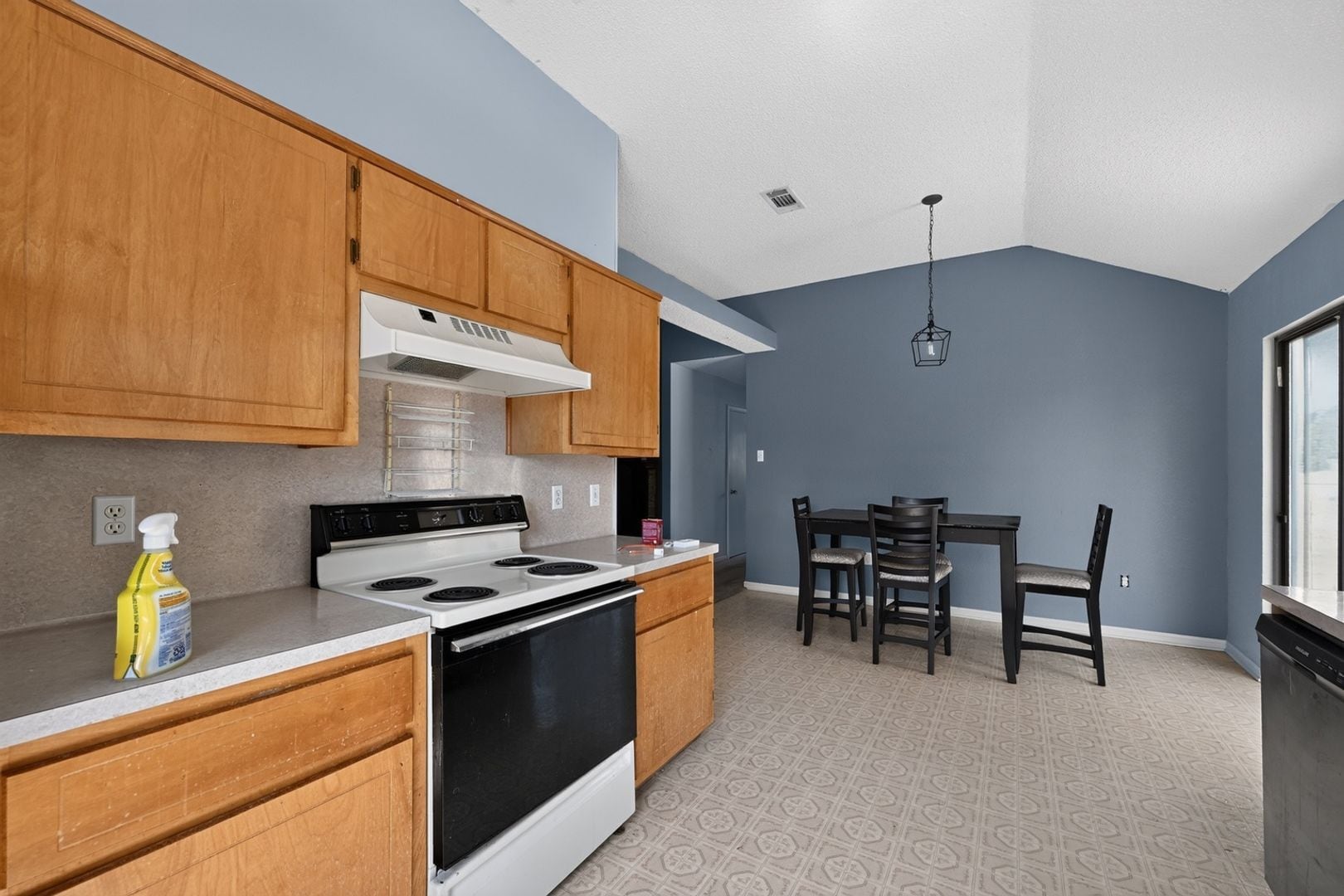 Building Photo - 105 Lariat Cir