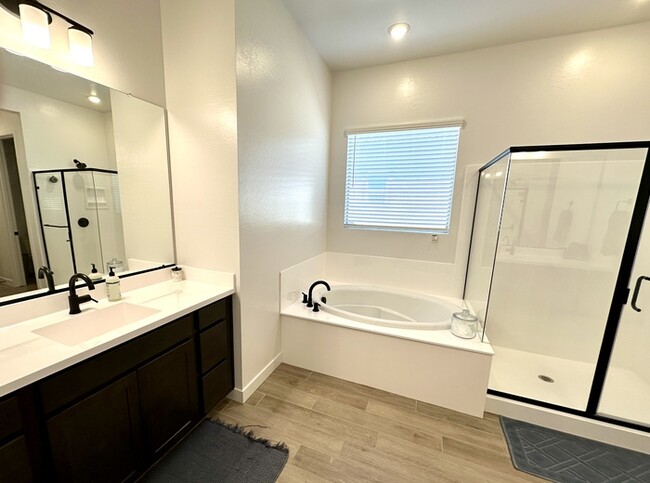 Building Photo - Fantastic "Holly" floor plan in Bella Vista Farms