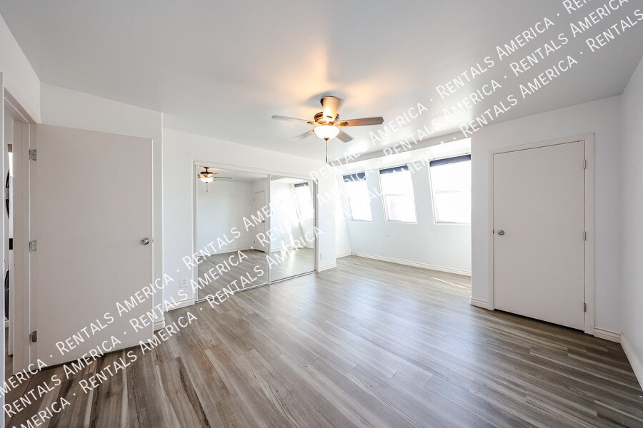 Building Photo - 1601 W Sunnyside Dr