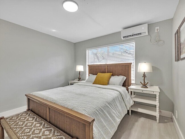 Building Photo - 318-320-320 Walnut St