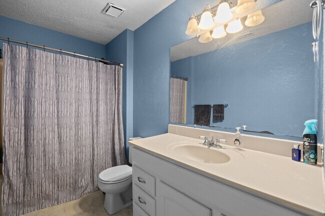 Building Photo - 5013 Thatcher Way