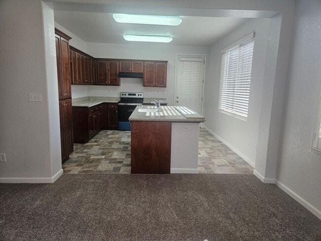 Building Photo - GORGEOUS 2009 Home - Just $2,250/month, 3/...