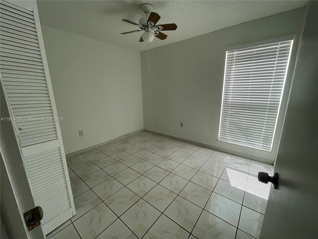 Building Photo - 3301 SW 114th Ct