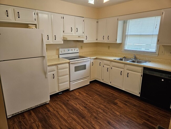 Building Photo - 121 E South St